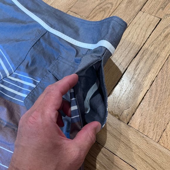Men's Quiksilver Board Shorts  |  SIZE 33  |  Great Condition - Side Pockets - Picture 9 of 9